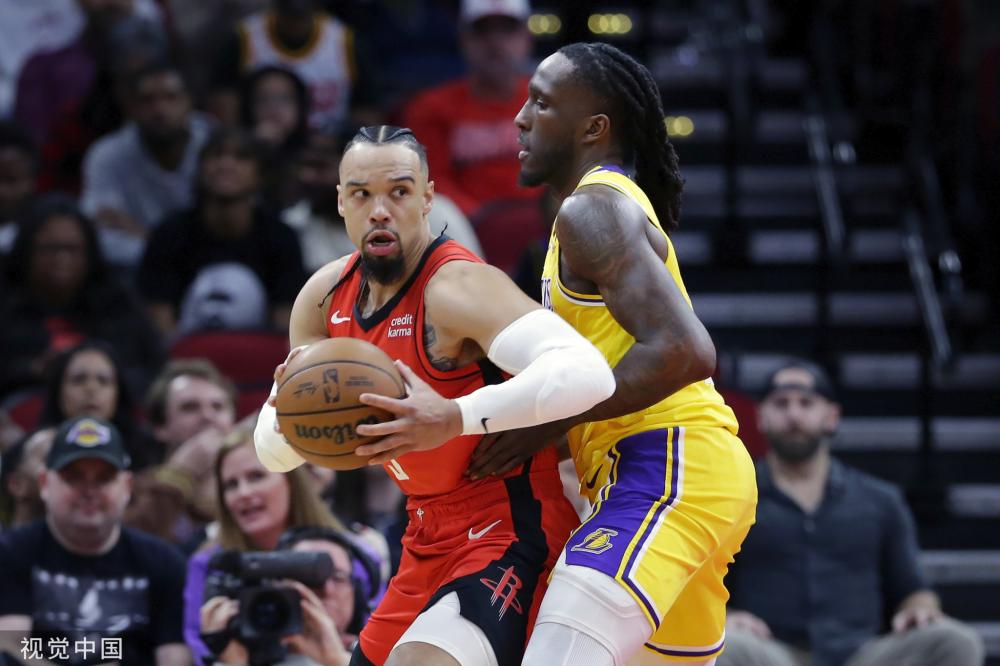 记者：特尔施特根因背部不适缺席巴萨合练.